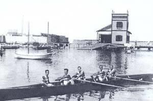 Pobjednička posada sa regate u Trstu Luigi Miller, Pietro Luxardo, Simeone Catalinich, Carlo Toniatti i kormilar Gerolamo Bogdanovich u ljeto 1909. u Zadru.